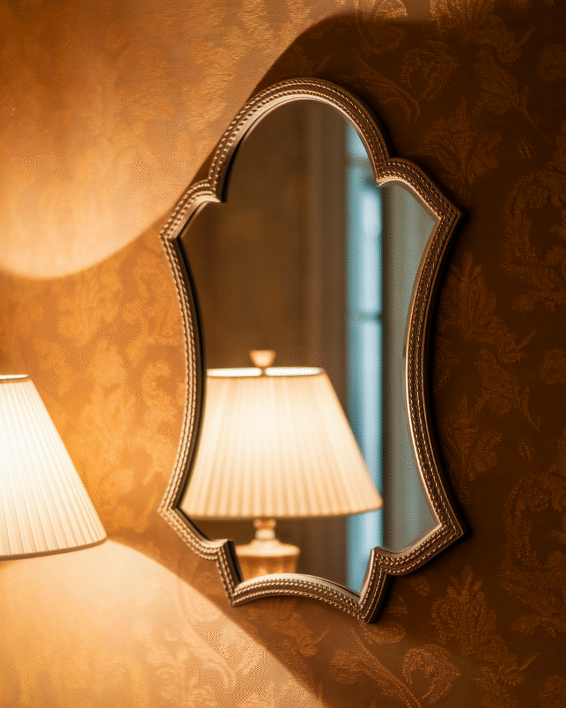 0004_2_in-a-warmly-lit-room-an-elegant-curved-m_q70BqbgzTIyeBBkDxKMzNw_MjsoUWPvRdGlwndaoNaY3A